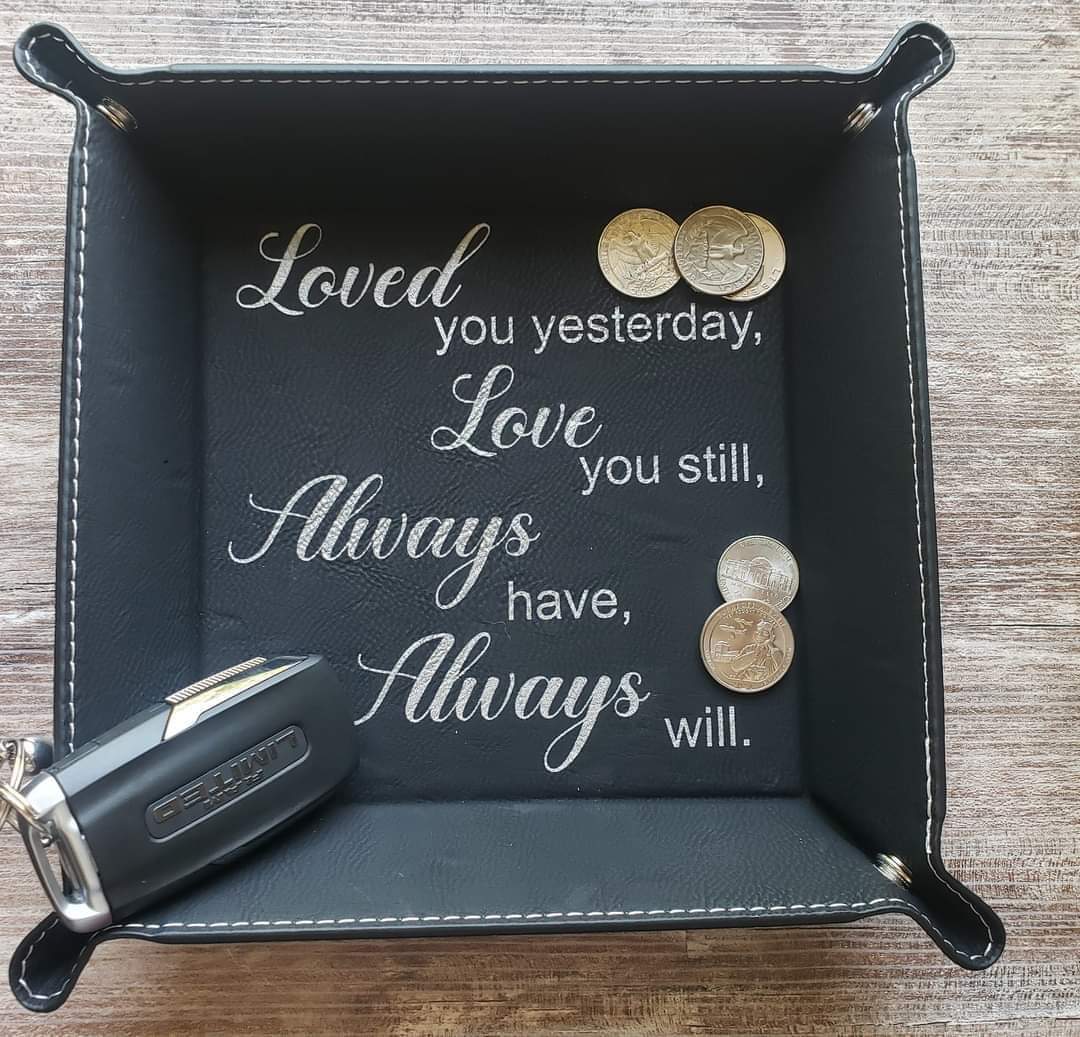 Leatherette snap tray